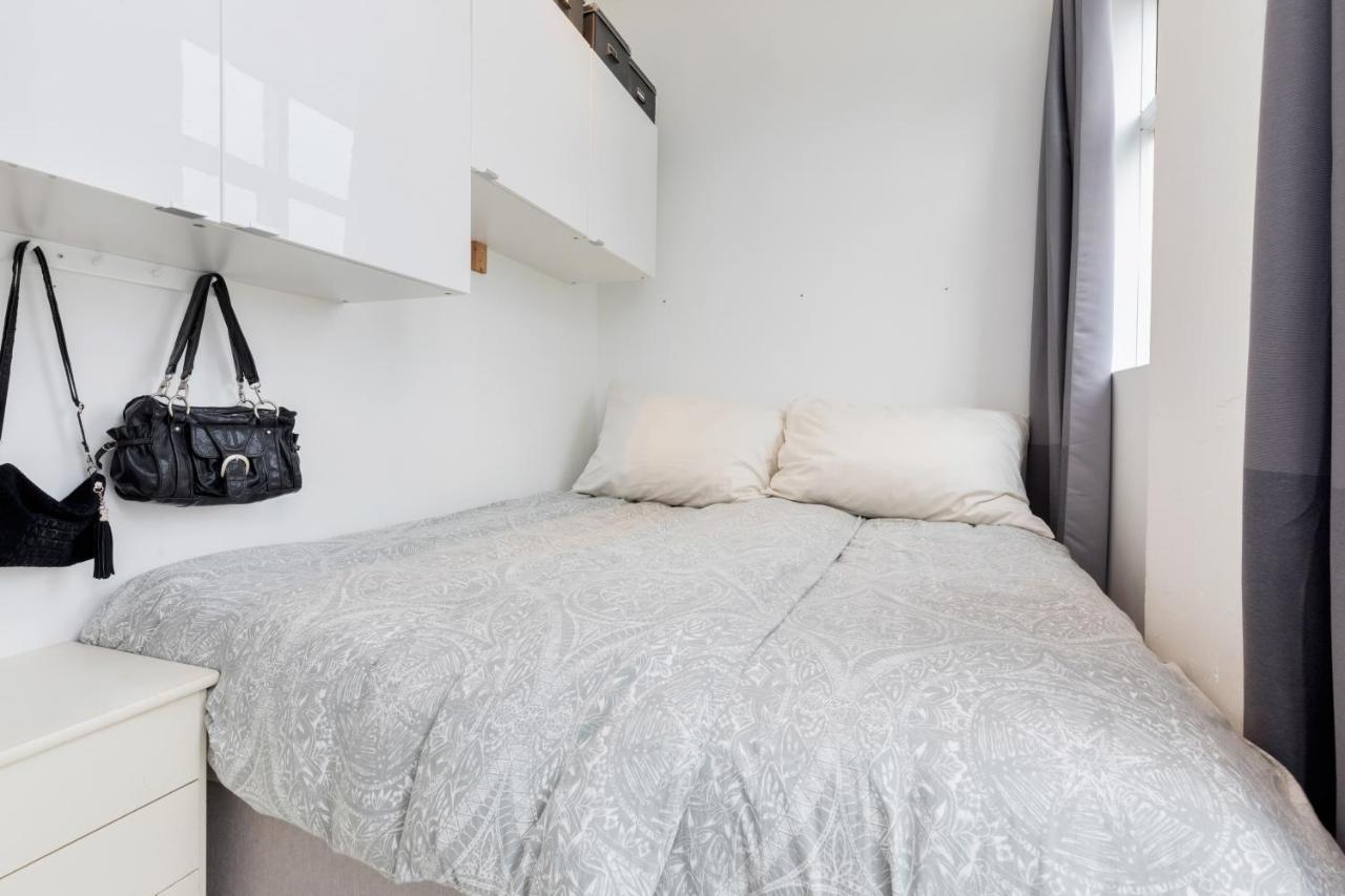 Stylish Apartment With Beautiful Views Of The River, Beach Nearby คริสเตียนซานด์ ภายนอก รูปภาพ